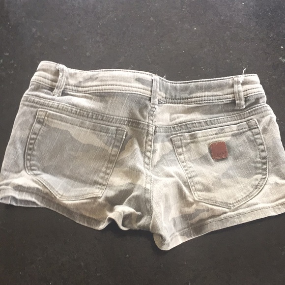 Roxy camo shorts - Picture 3 of 4